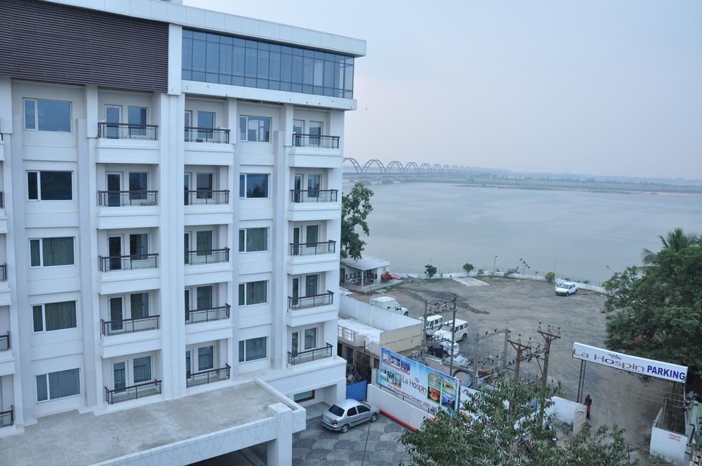La Hospin Hotel Rājahmundry Rum bild